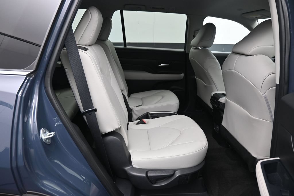 Certified 2024 Toyota Grand Highlander AWD image 25