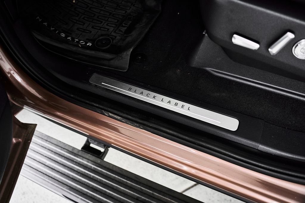 Used 2025 Lincoln Navigator Black Label AWD/4WD image 14