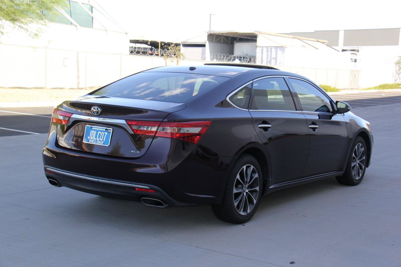 Used 2016 Toyota Avalon XLE Premium FWD image 5