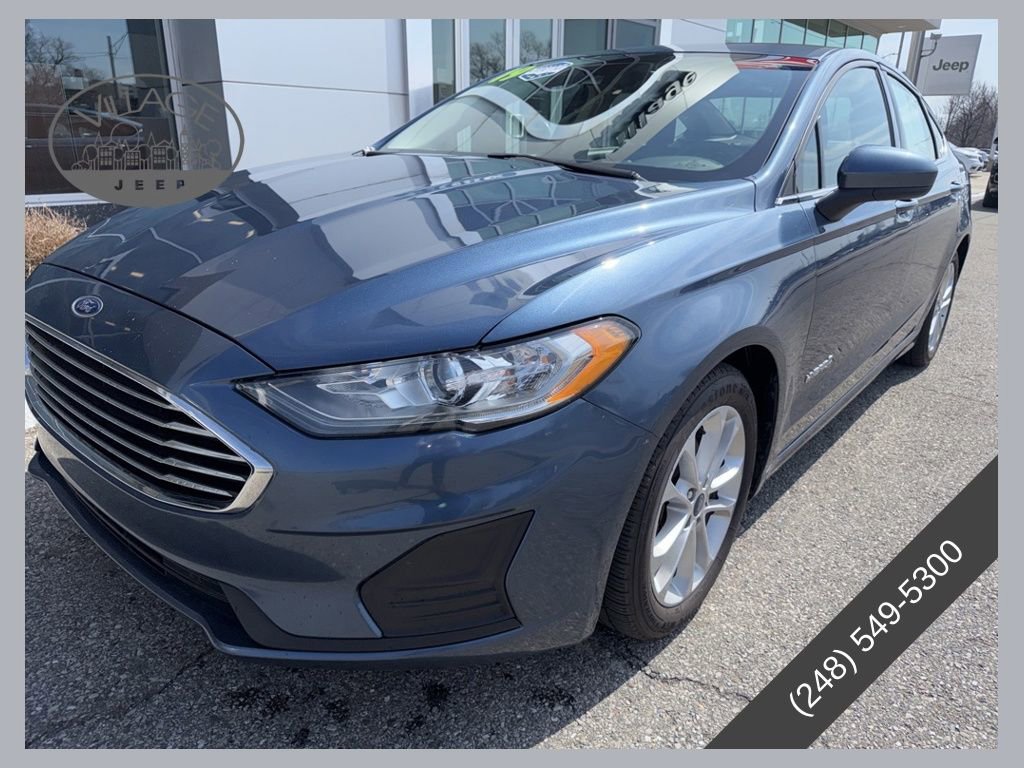 Used 2019 Ford Fusion SE image 1