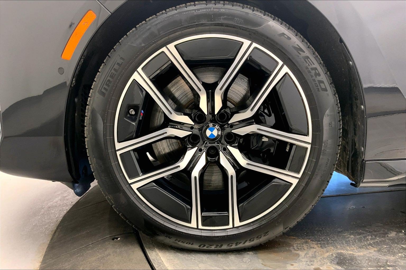 Used 2025 BMW 760i xDrive w/ Premium Package AWD/4WD image 9