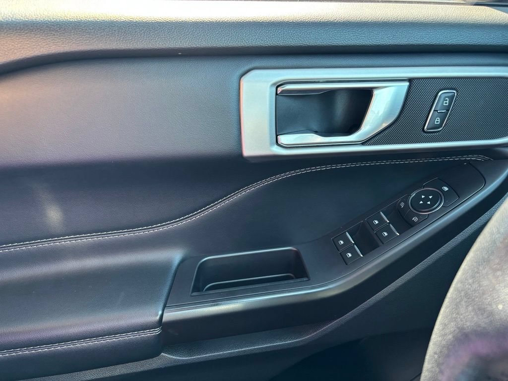 Used 2020 Ford Explorer XLT w/ Equipment Group 202A AWD/4WD image 29