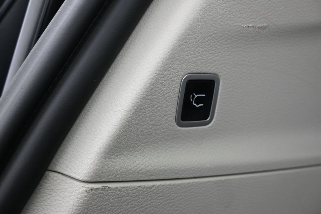 Used 2023 Chrysler Pacifica Touring-L FWD image 36