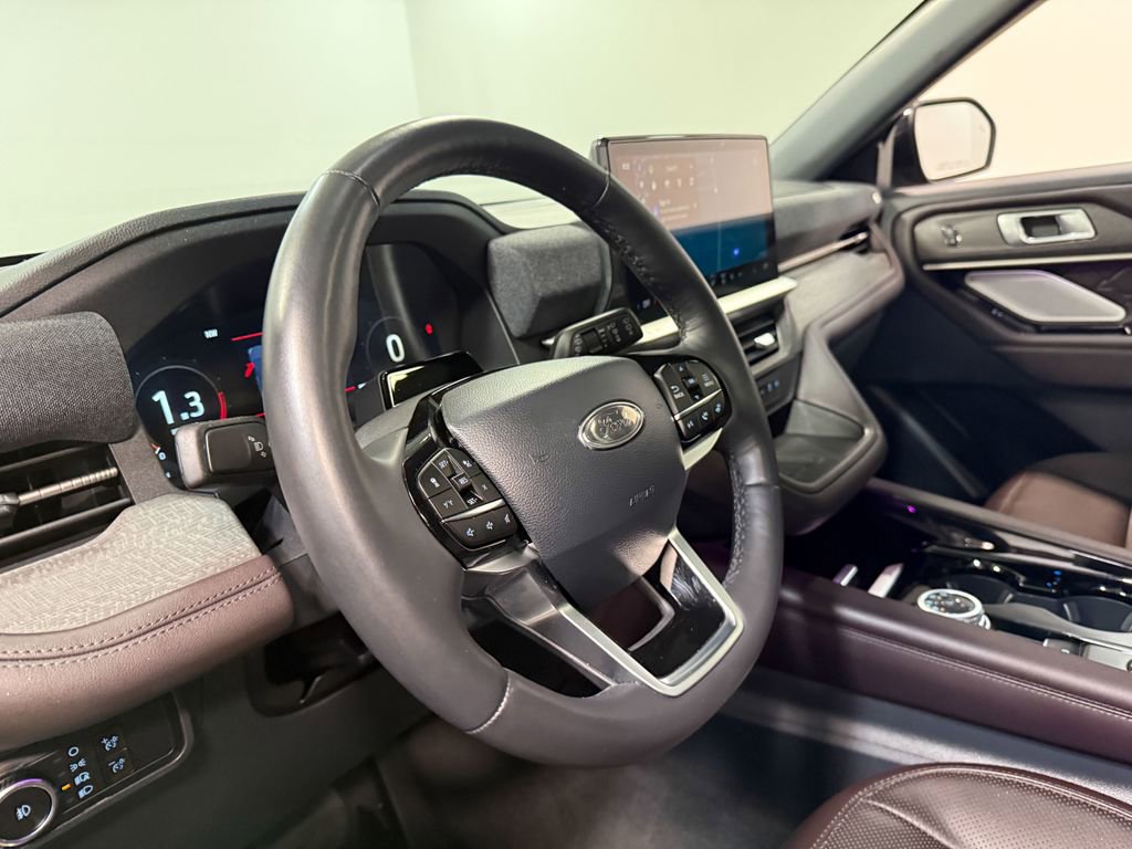 Used 2025 Ford Explorer Platinum w/ LUX Leather Package AWD/4WD image 76