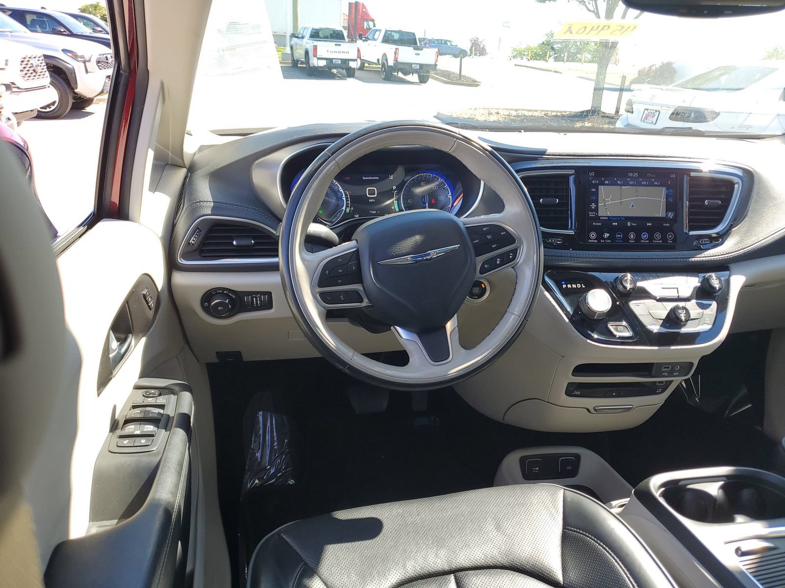 Used 2019 Chrysler Pacifica Limited FWD image 11