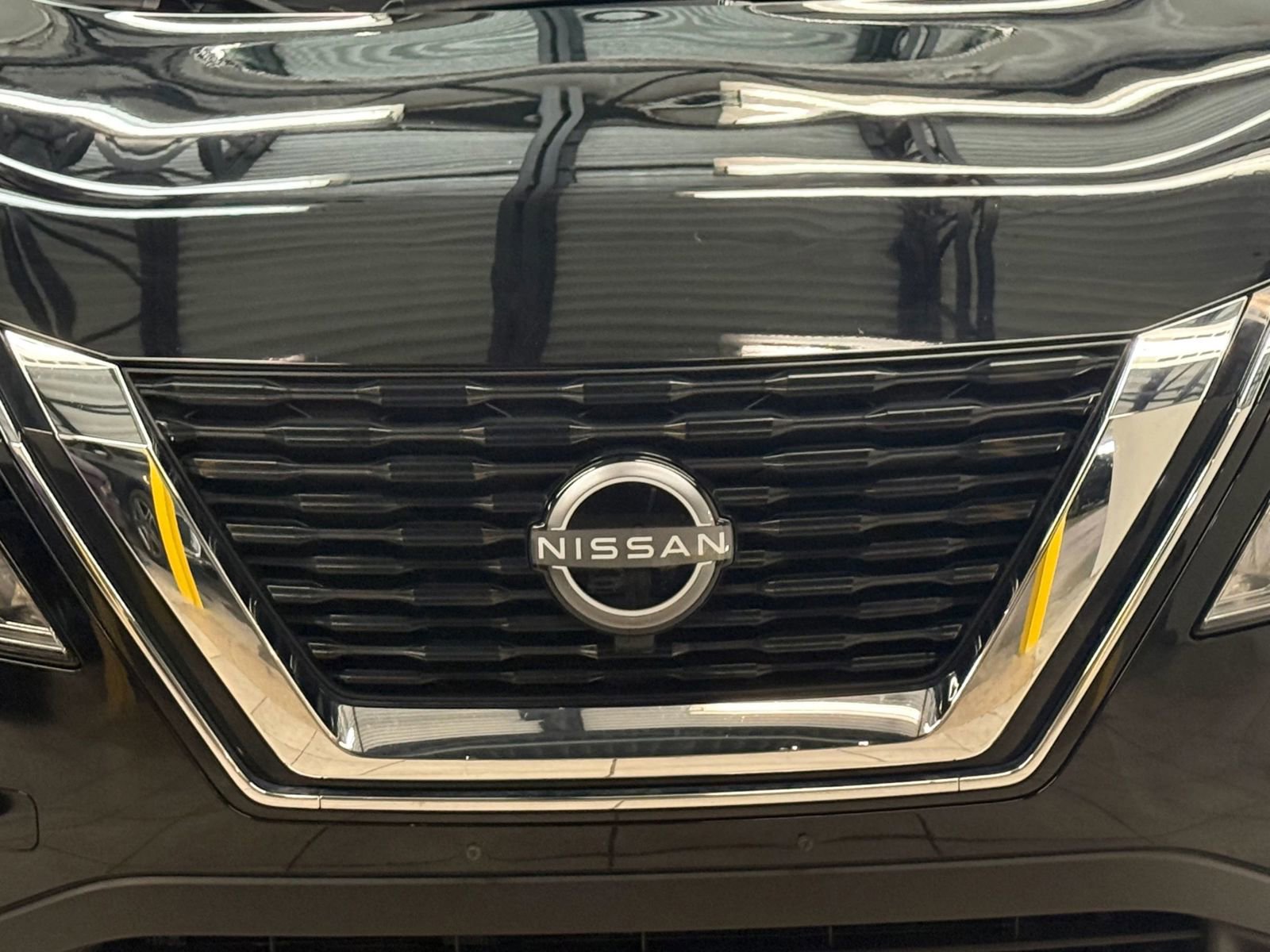 Used 2023 Nissan Rogue SV image 5