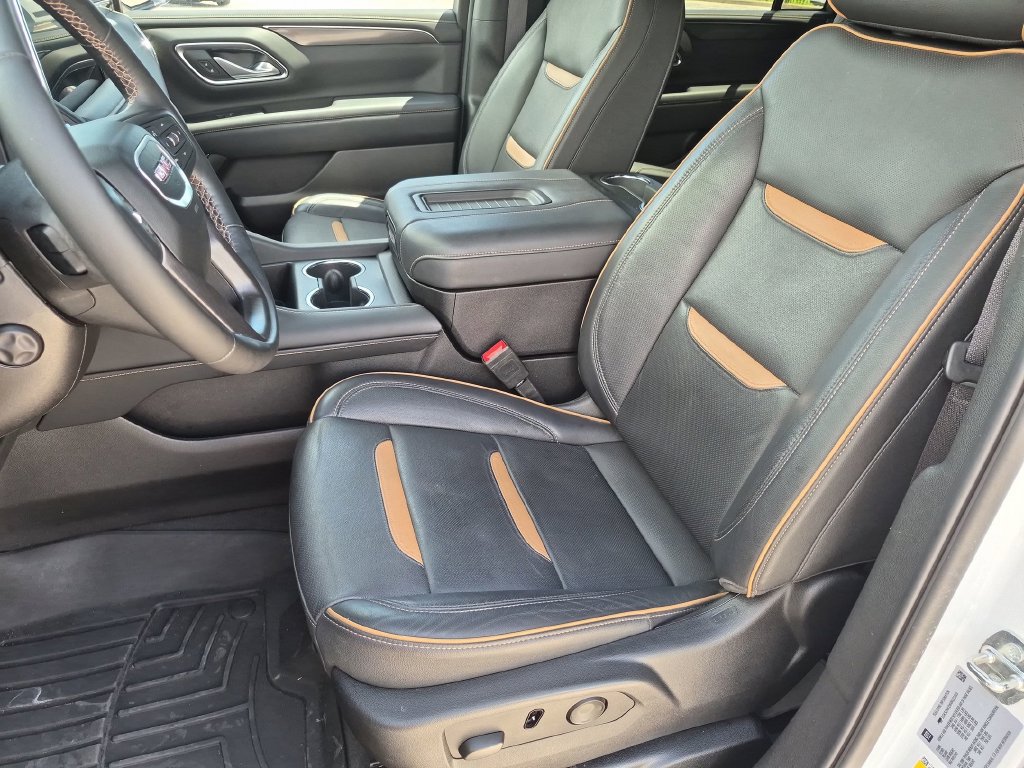Used 2024 GMC Yukon XL AT4 w/ Technology Package AWD/4WD image 15