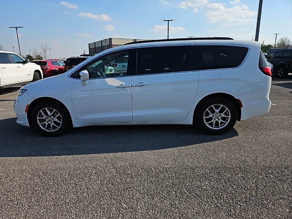 Used 2022 Chrysler Pacifica Touring-L image 4