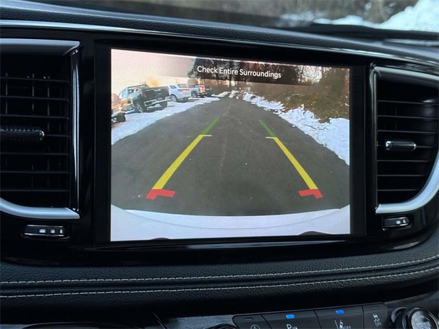 Used 2023 Chrysler Pacifica Limited image 16