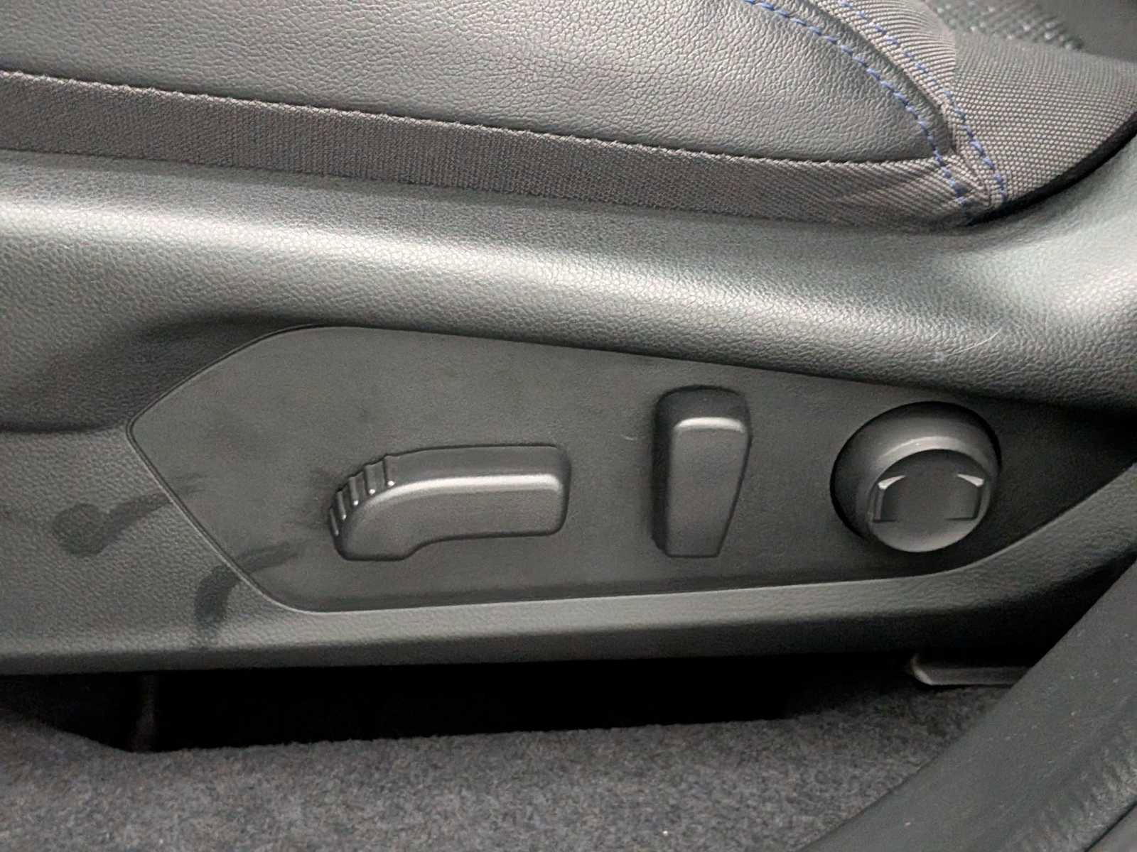 Used 2025 Subaru Forester Premium w/ Convenience Package #2 image 17