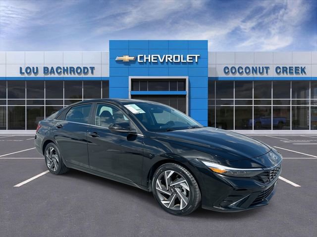 Used 2025 Hyundai Elantra SEL image 2