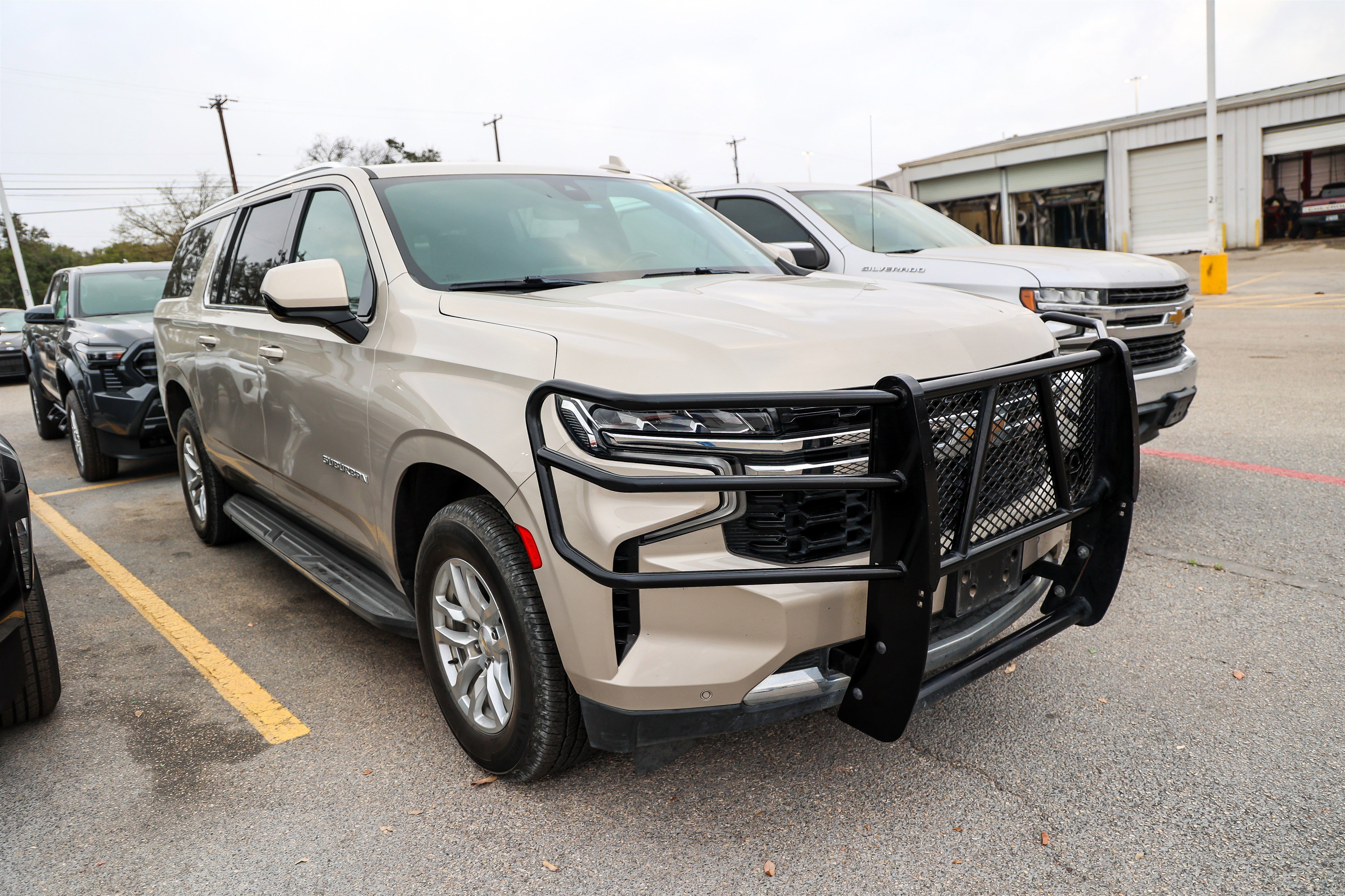 Used 2021 Chevrolet Suburban LS w/ Driver Alert Package image 6