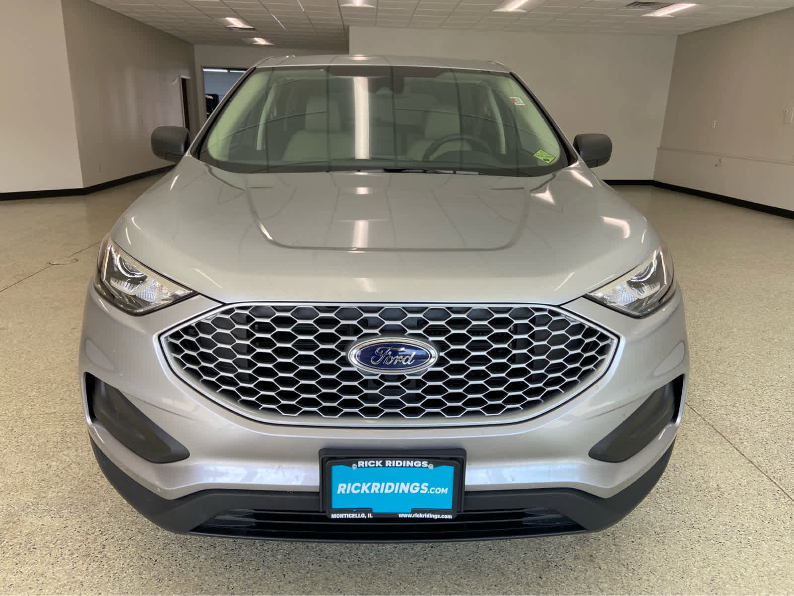 Used 2024 Ford Edge SE image 3