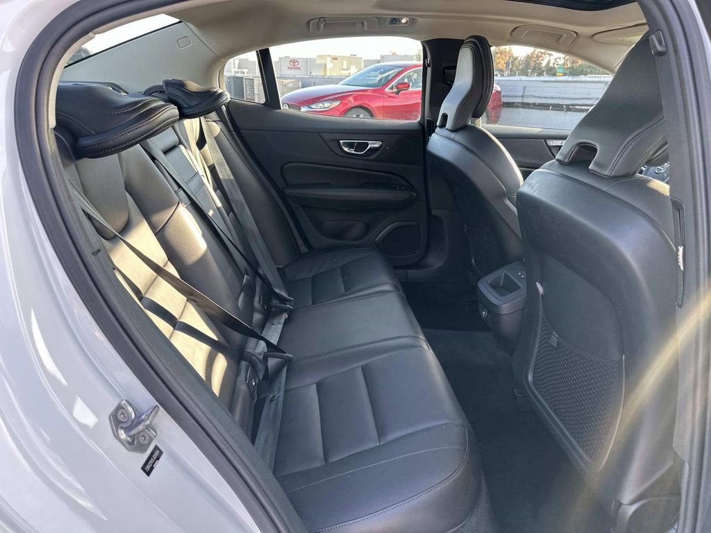 Used 2020 Volvo S60 T6 Momentum image 28
