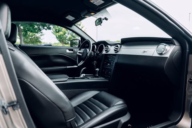 Used 2005 Ford Mustang GT RWD image 36