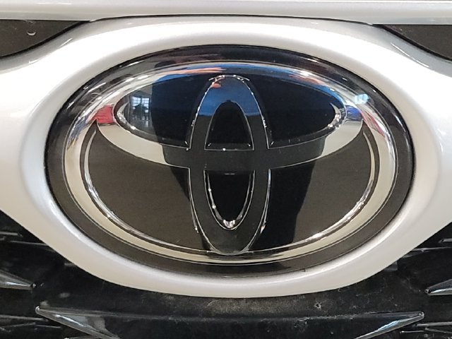 Used 2023 Toyota Highlander L FWD image 32