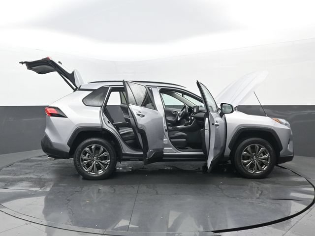 Used 2022 Toyota RAV4 XLE Premium AWD/4WD image 34
