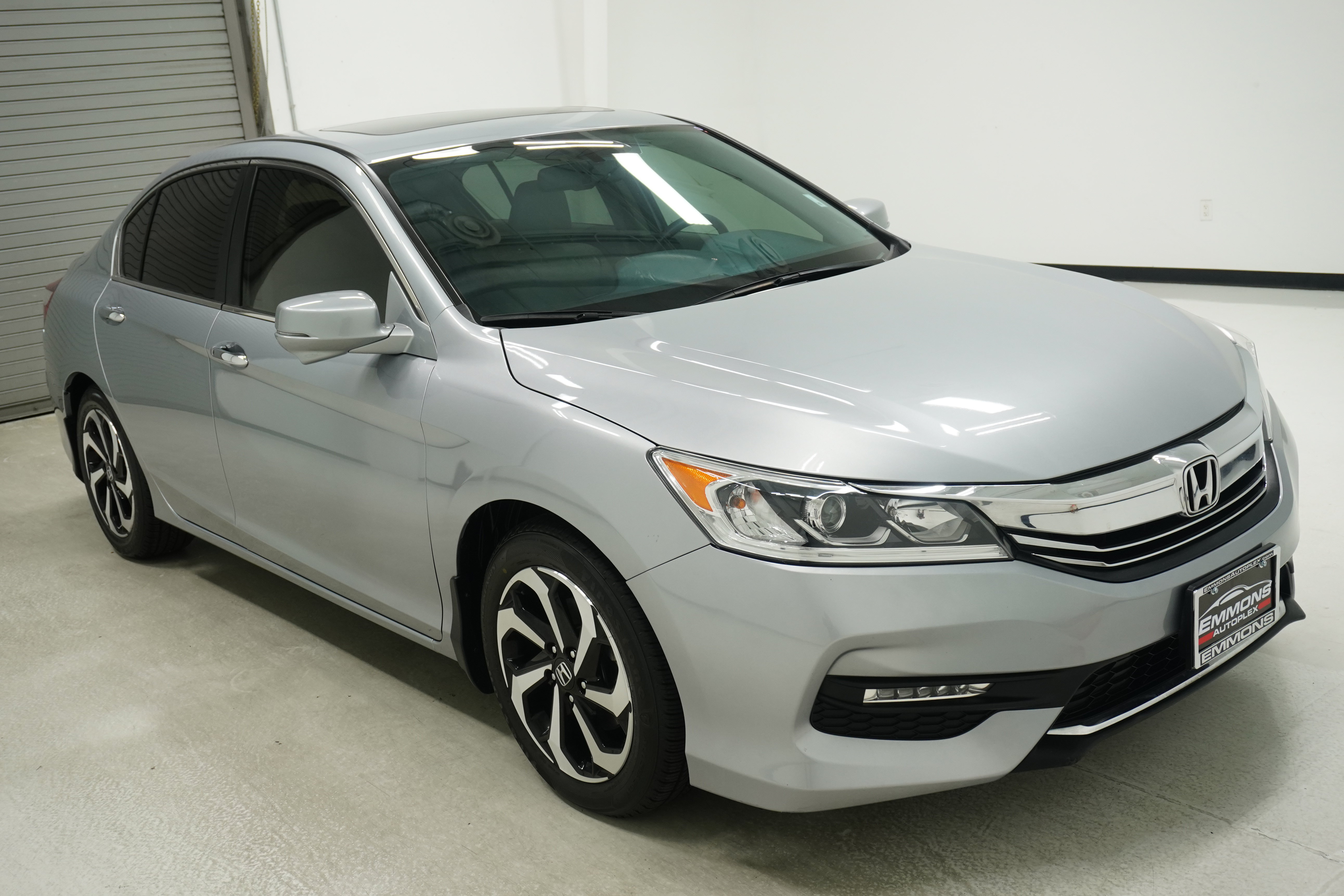Used 2017 Honda Accord EX-L image 3