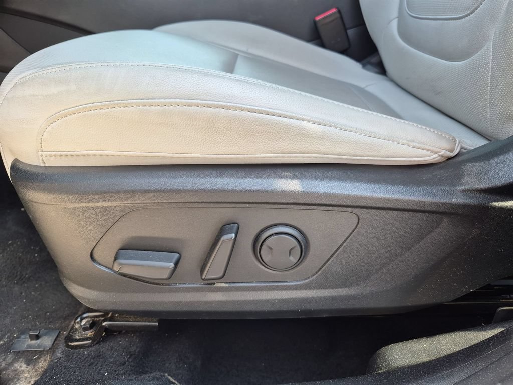 Used 2025 Hyundai Santa Cruz SEL FWD image 14