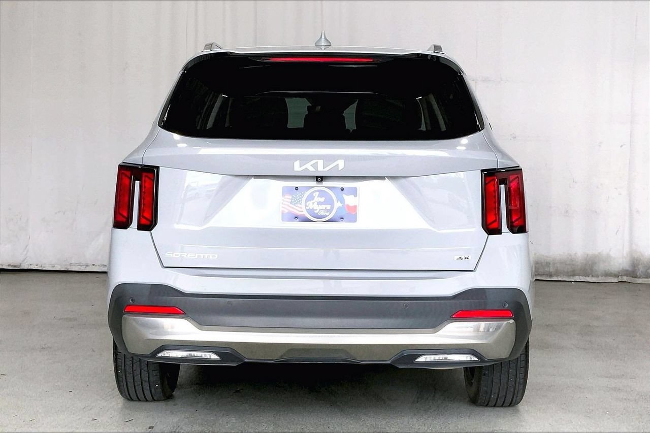 Used 2024 Kia Sorento S w/ Panoramic Sunroof Package AWD/4WD image 3