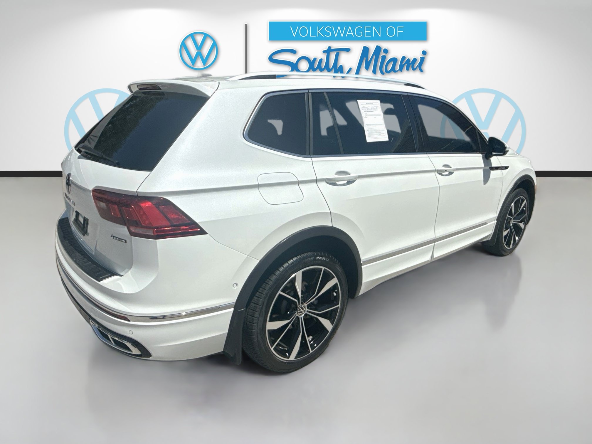 Used 2022 Volkswagen Tiguan SEL R-Line AWD/4WD image 7