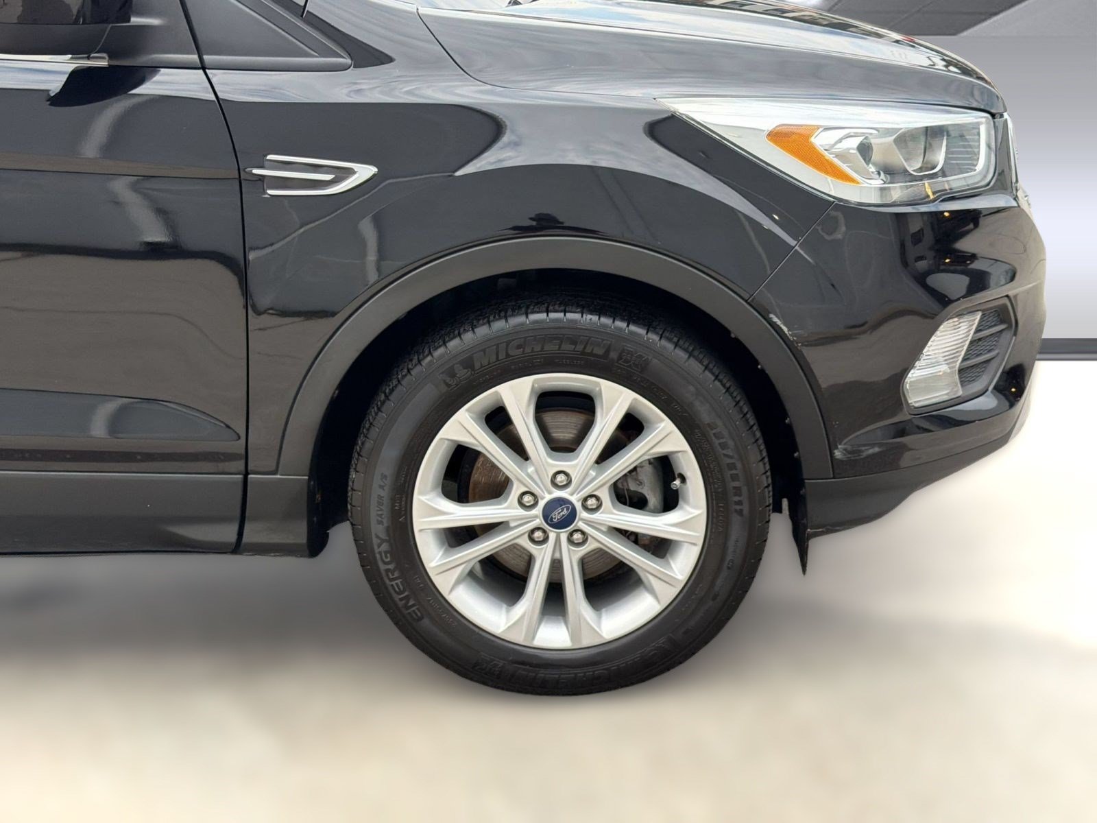 Used 2017 Ford Escape SE w/ Equipment Group 201A FWD image 11