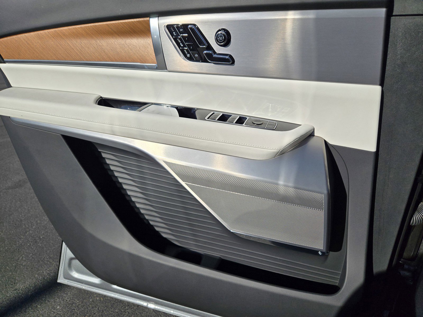 Used 2026 Cadillac Vistiq Sport image 17