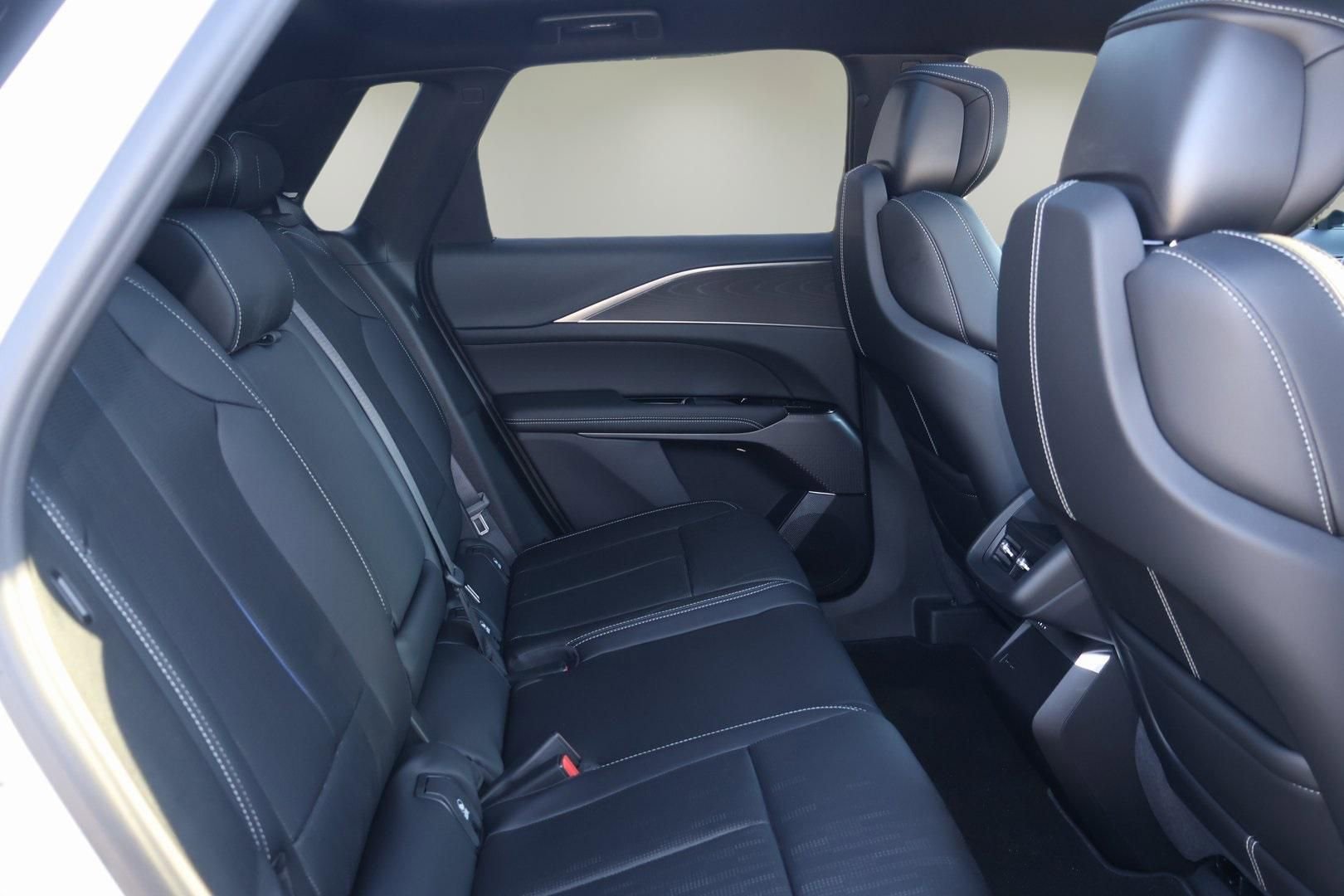 New 2026 Cadillac Lyriq Sport RWD image 17
