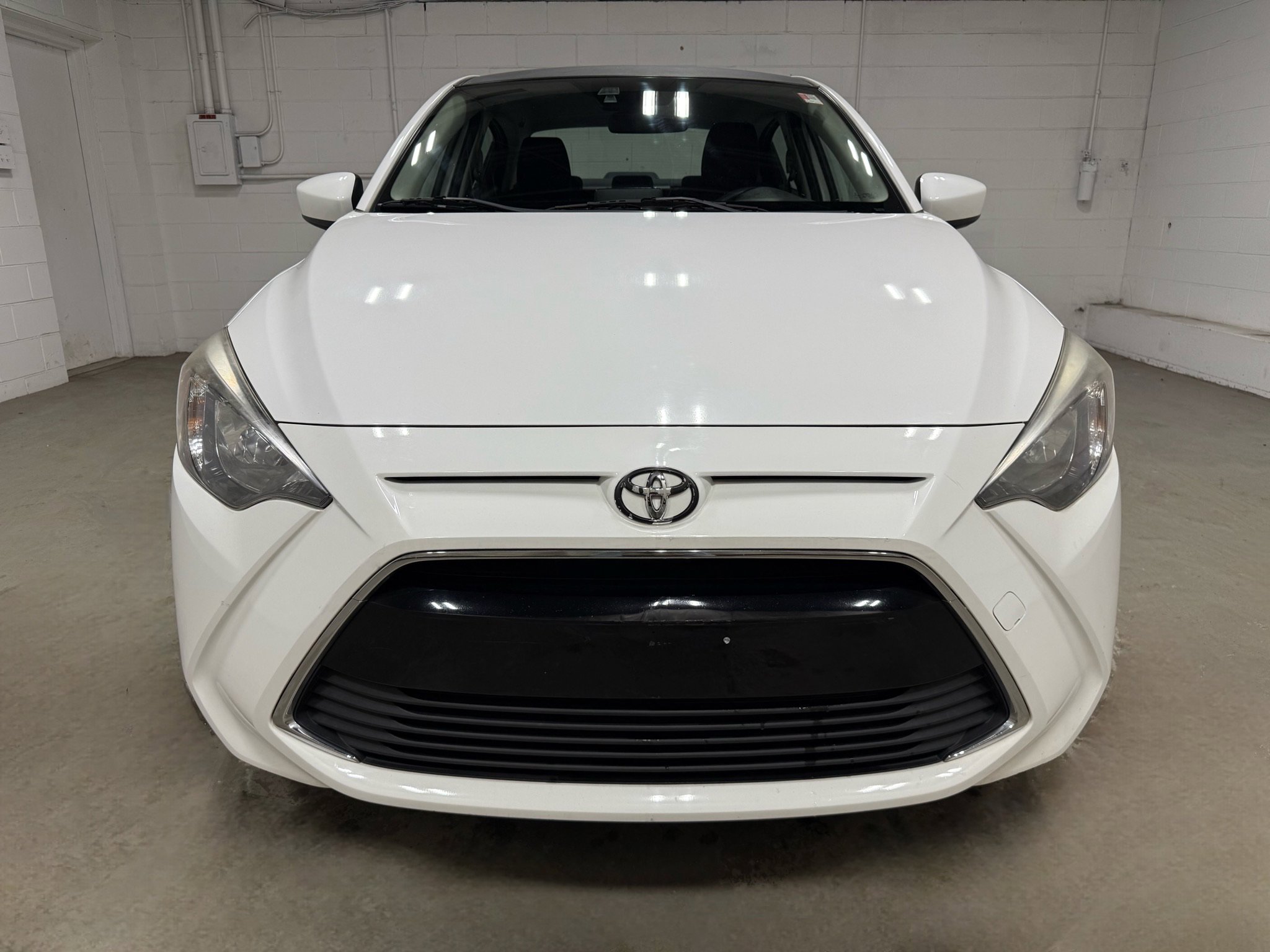 Used 2017 Toyota Yaris iA image 2