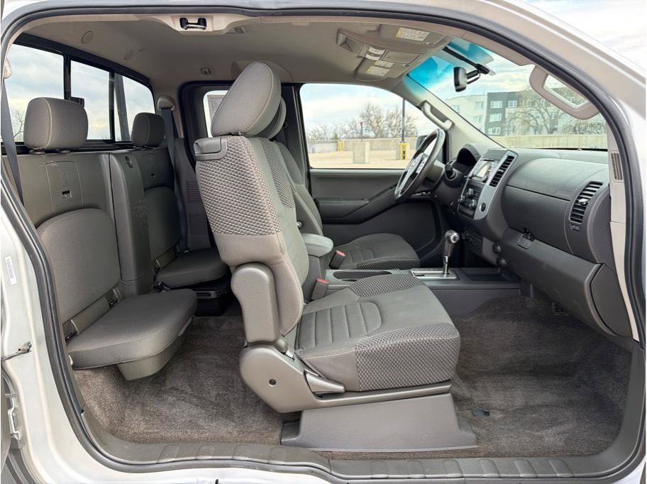 Used 2014 Nissan Frontier PRO-4X AWD/4WD image 12