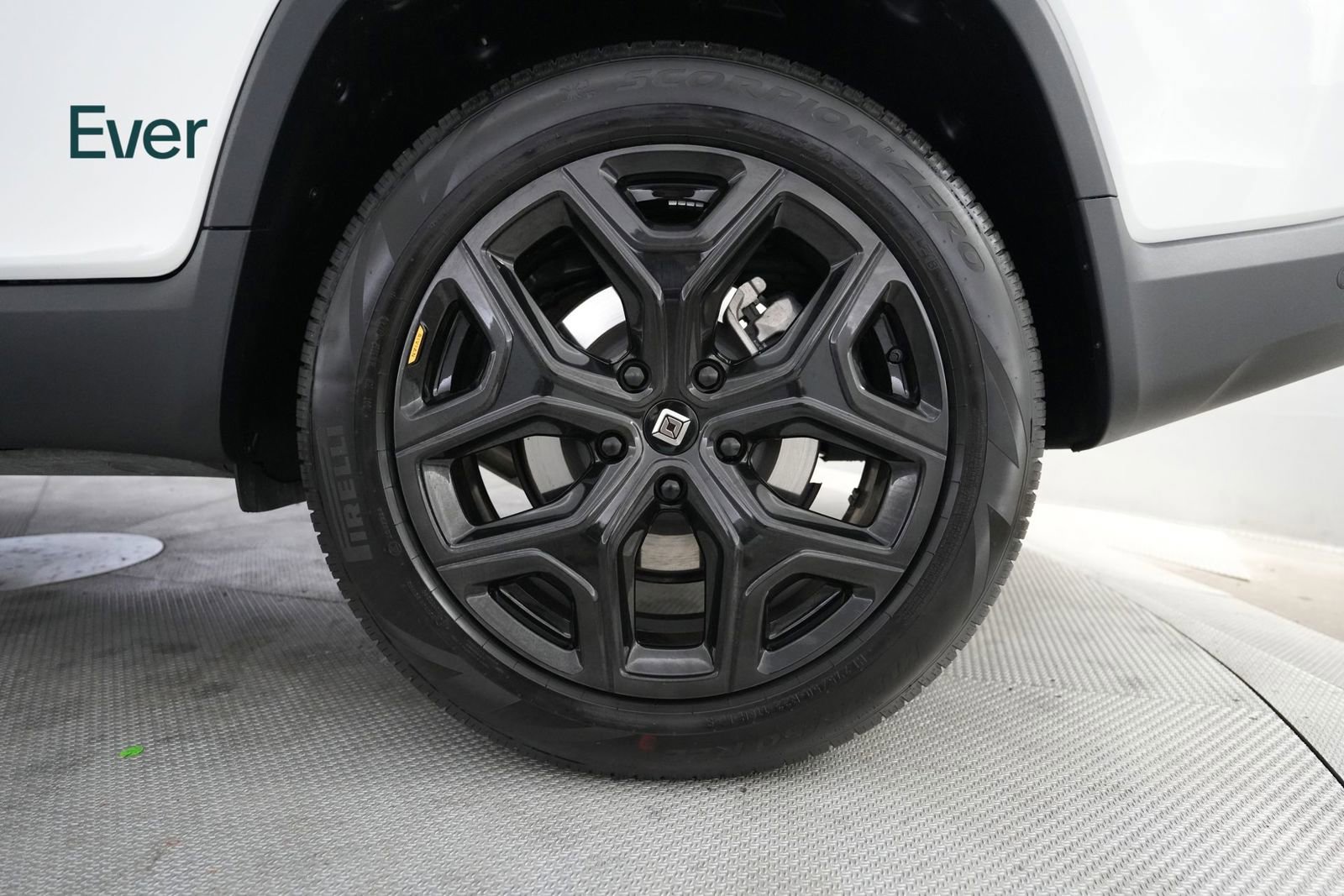 Used 2023 Rivian R1T Adventure image 9