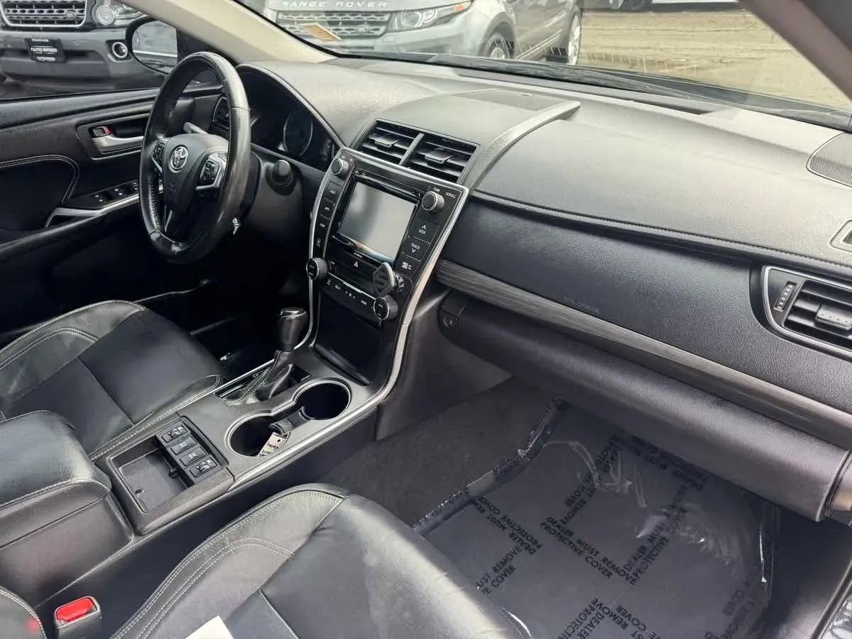 Used 2017 Toyota Camry XLE w/ Moonroof Package FWD image 11