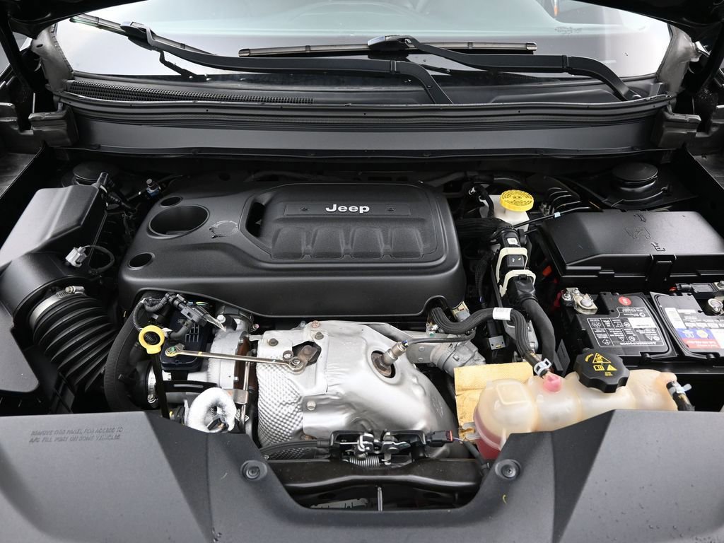 Used 2019 Jeep Cherokee Limited w/ Luxury Group image 12
