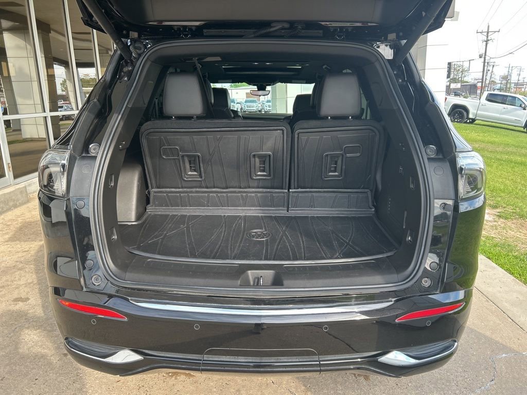 Used 2023 Buick Enclave Avenir w/ Avenir Technology Package image 12