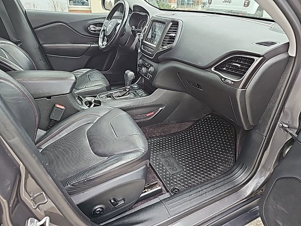 Used 2019 Jeep Cherokee Trailhawk image 26