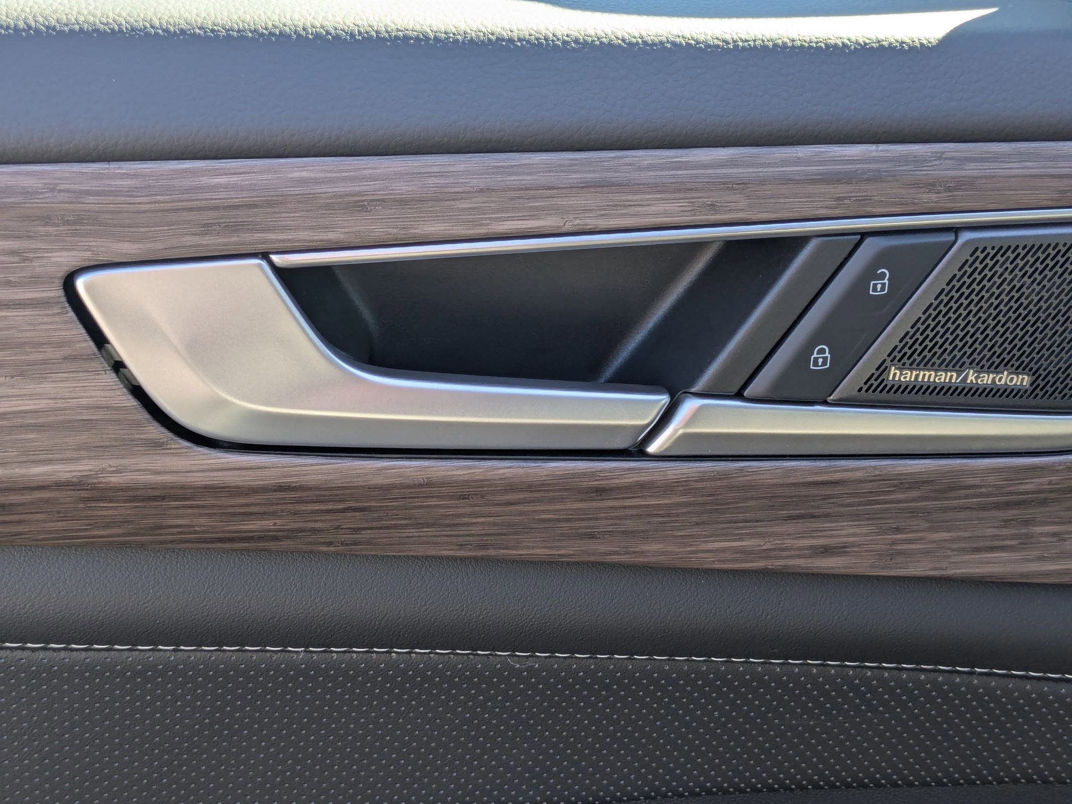 Used 2025 Volkswagen Atlas SEL Premium R-Line image 12