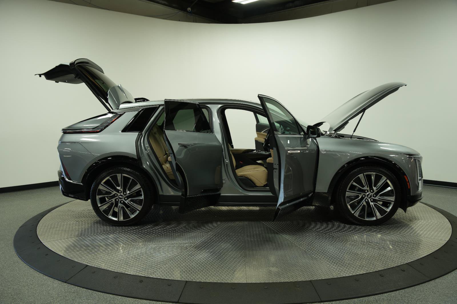 Used 2026 Cadillac Lyriq Signature Luxury w/ Nappa Leather Package AWD/4WD image 11