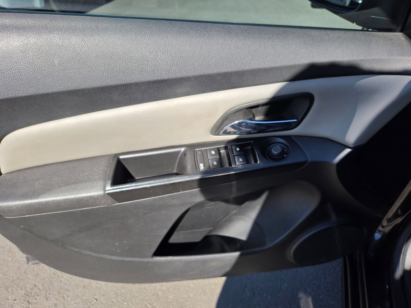 Used 2014 Chevrolet Cruze LS FWD image 8