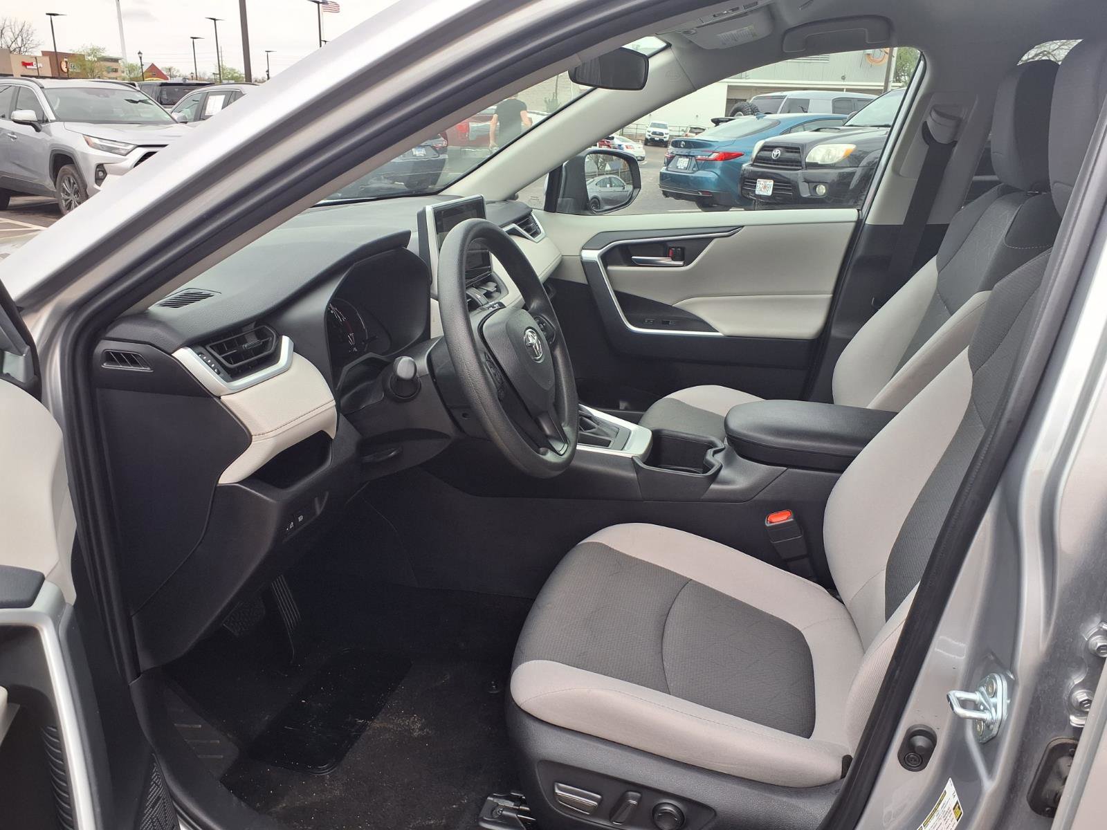 Certified 2025 Toyota RAV4 XLE FWD image 22