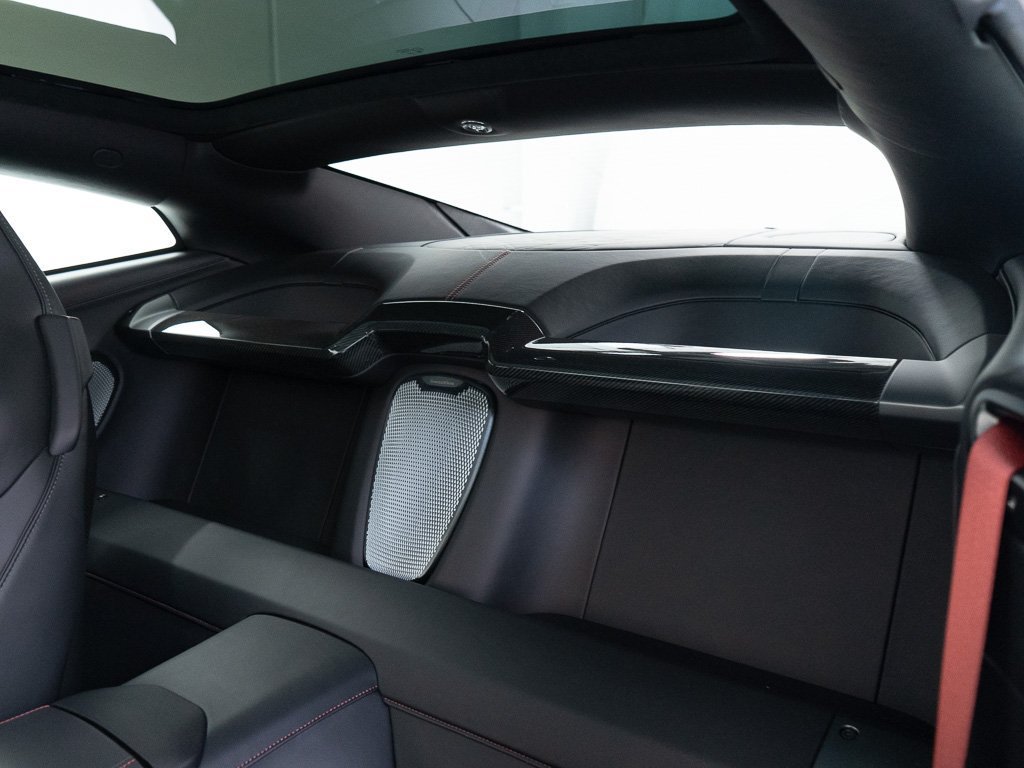 Used 2025 Aston Martin Vanquish RWD image 21
