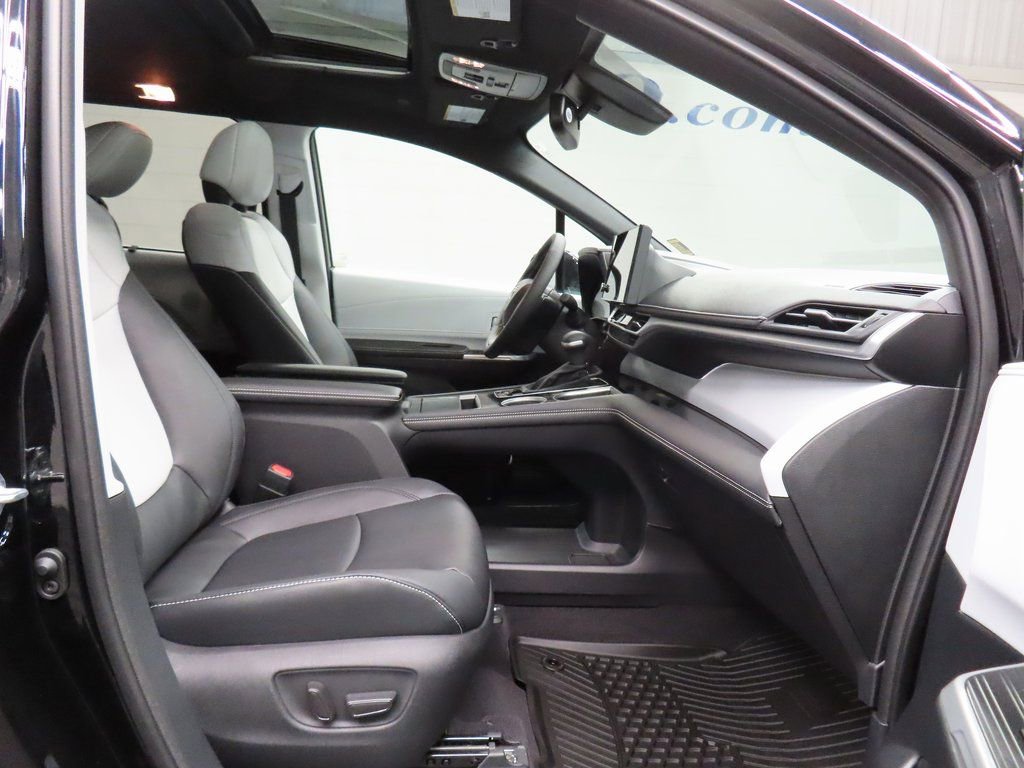 Used 2025 Toyota Sienna XSE image 23