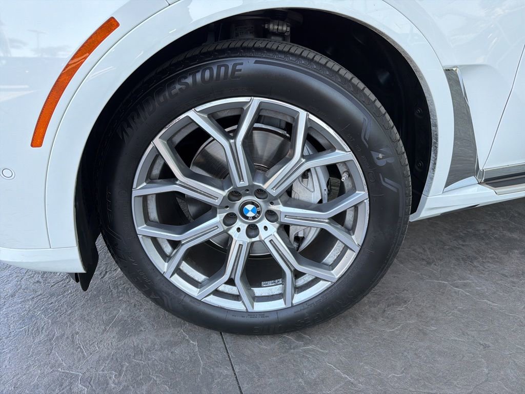 Used 2024 BMW X7 xDrive40i w/ Premium Package image 5