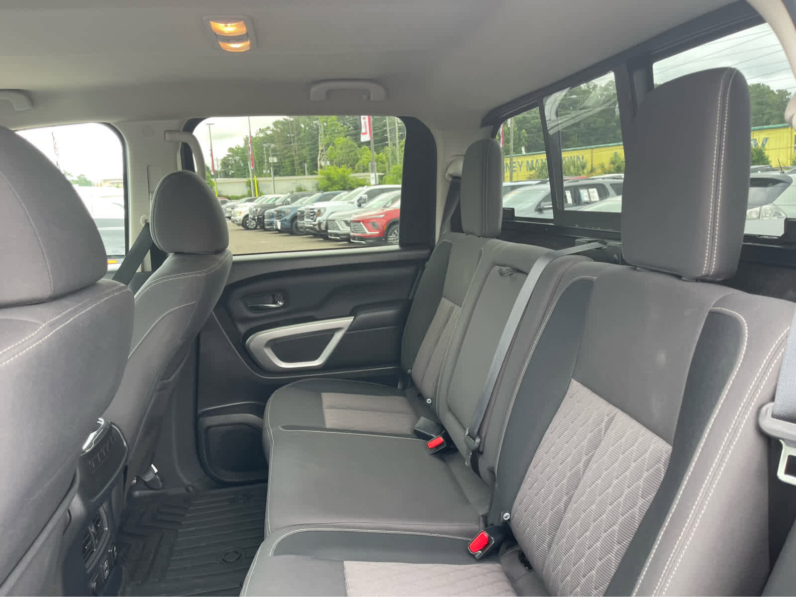 Used 2023 Nissan Titan SV w/ SV Convenience Package RWD image 21