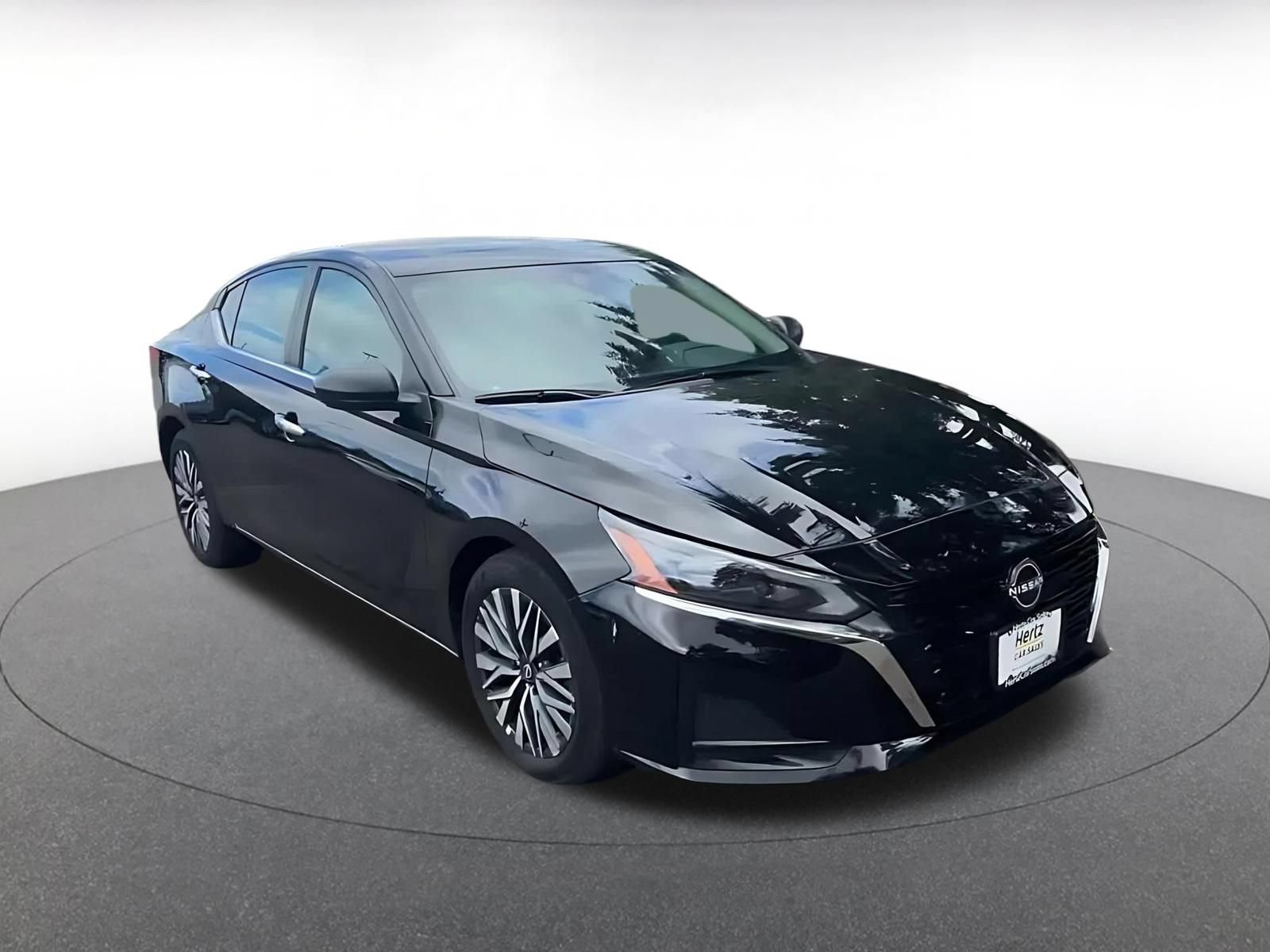 Used 2025 Nissan Altima 2.5 SV FWD image 3