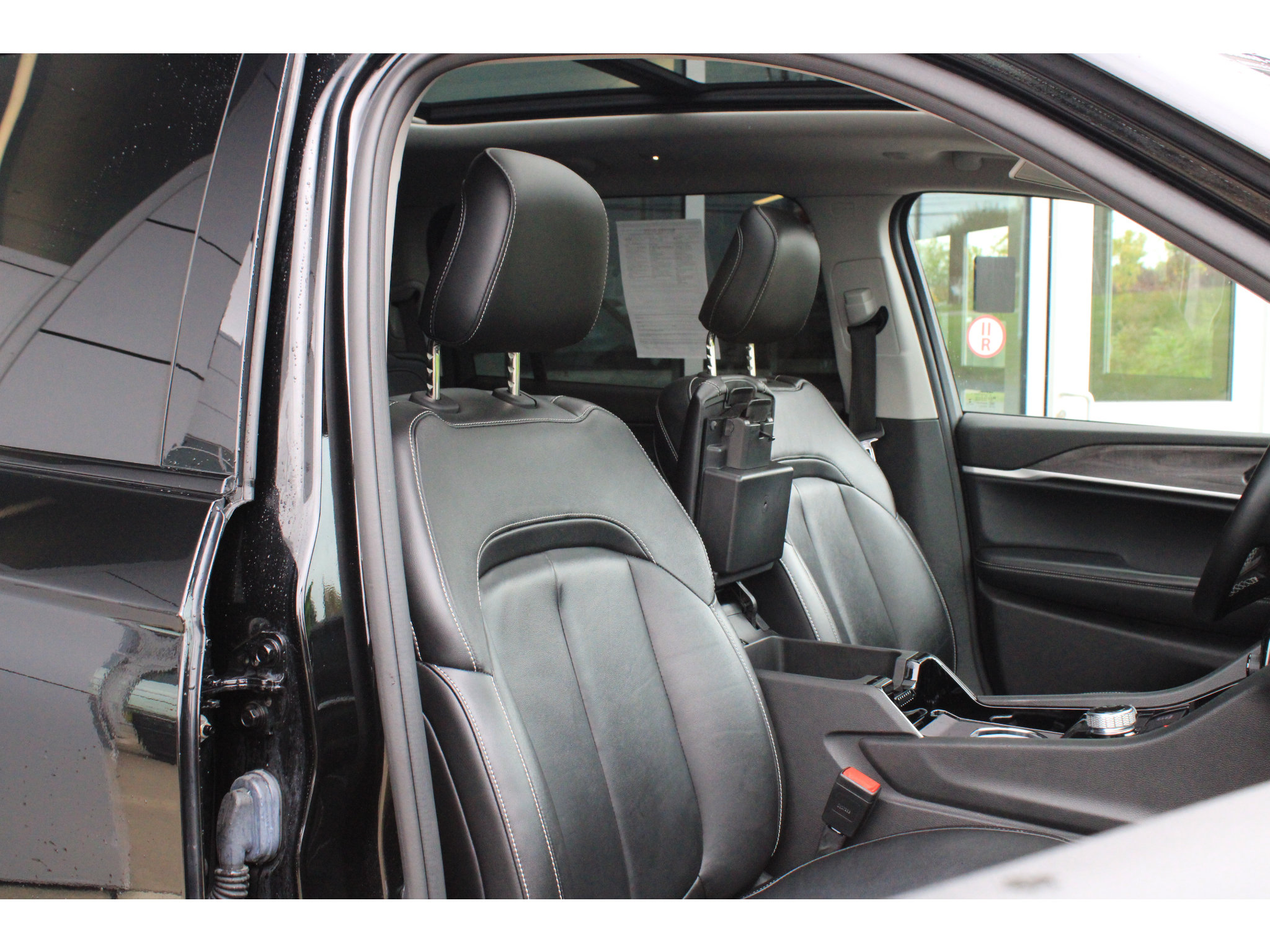 Used 2022 Jeep Grand Cherokee L Limited w/ Black Appearance Package AWD/4WD image 23