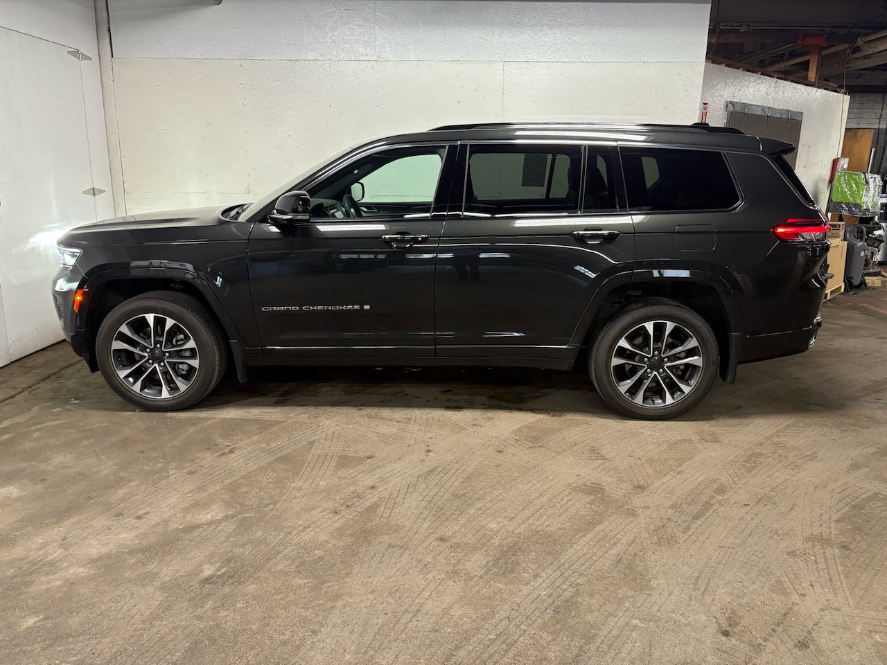 Used 2023 Jeep Grand Cherokee L Overland w/ MOPAR Finishing Package AWD/4WD image 6