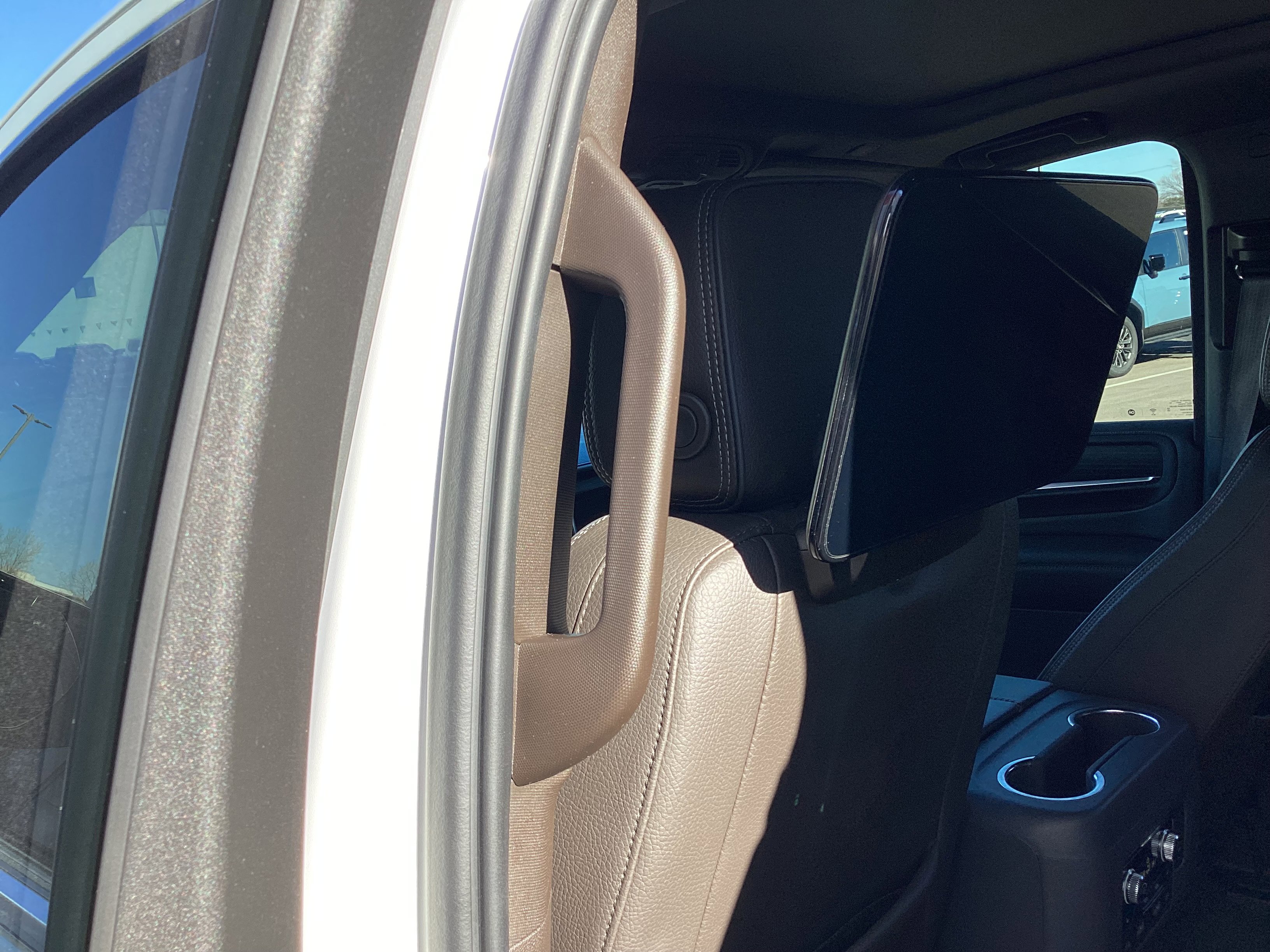 Used 2021 GMC Yukon XL Denali w/ Denali Premium Package image 26