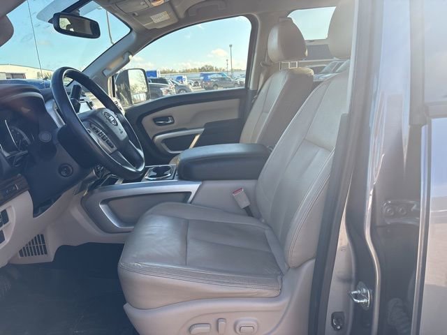 Used 2017 Nissan Titan SL image 9
