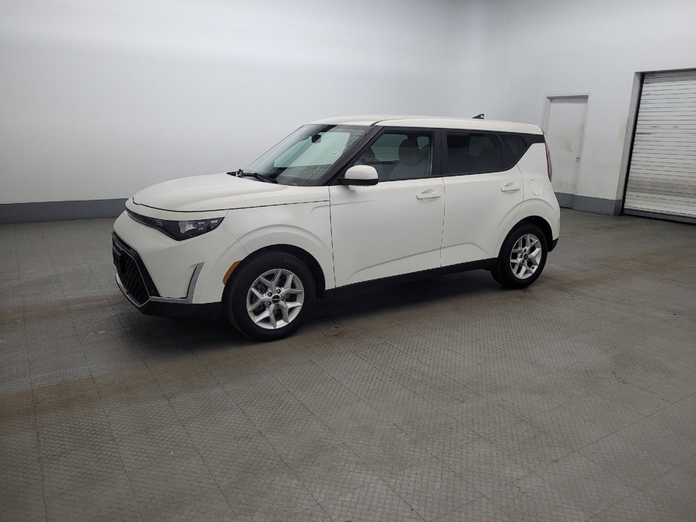 Used 2025 Kia Soul LX w/ LX Technology Package FWD image 3