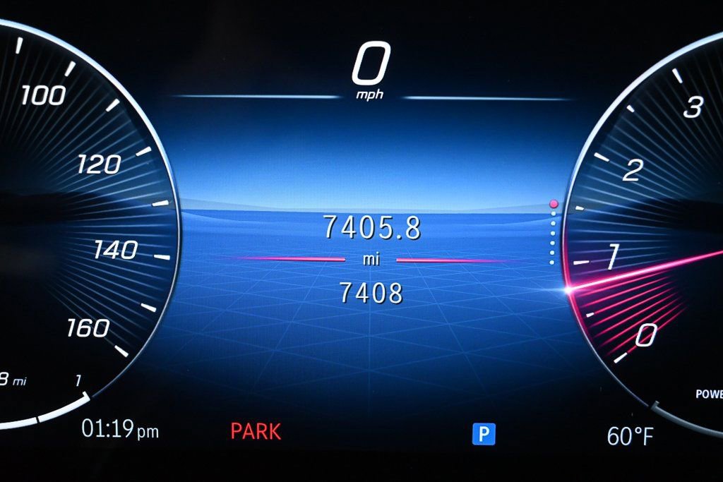 Used 2025 Mercedes-Benz GLB 250 image 12